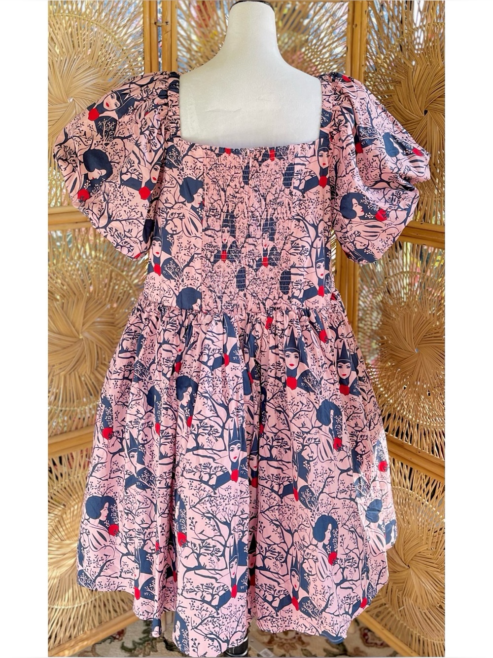 Disney Snow White & The Evil Queen Graphic Print Pink Puff Sleeve Dress 1X - Picture 2 of 7